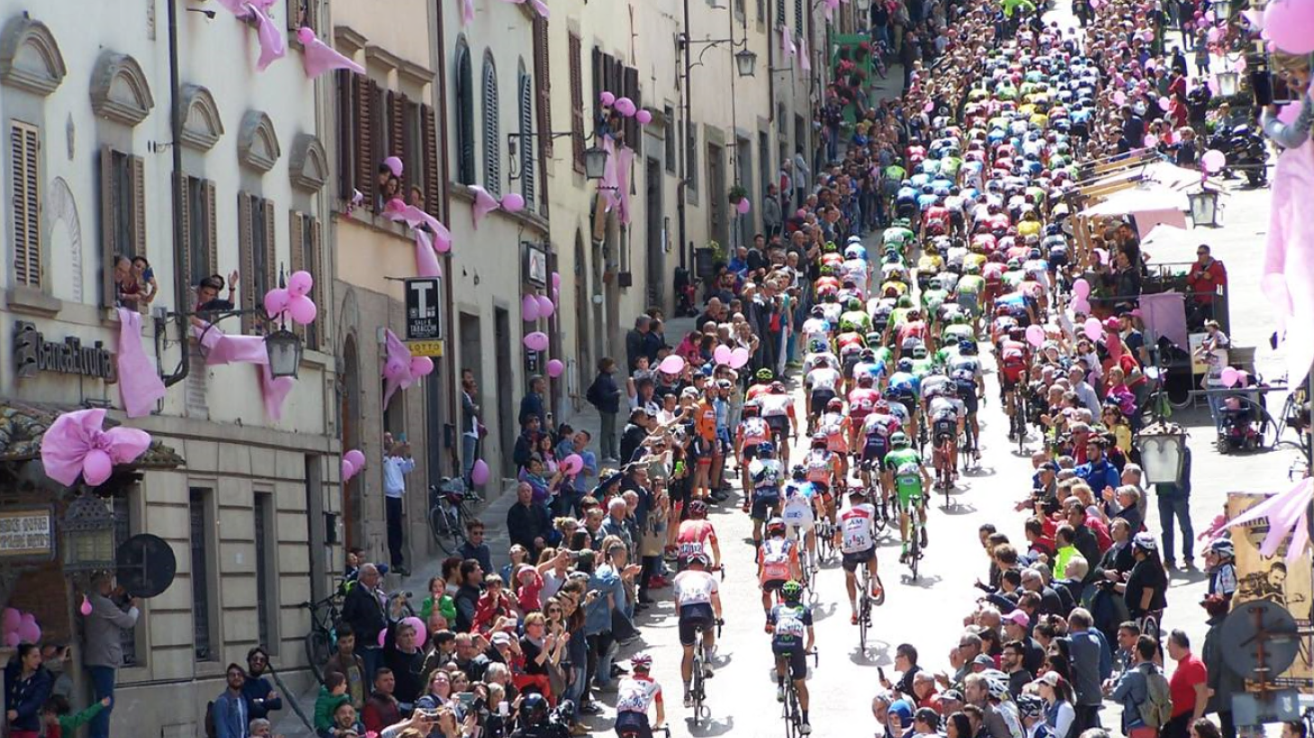Il Giro d'Italia sulla salita di Anghiari