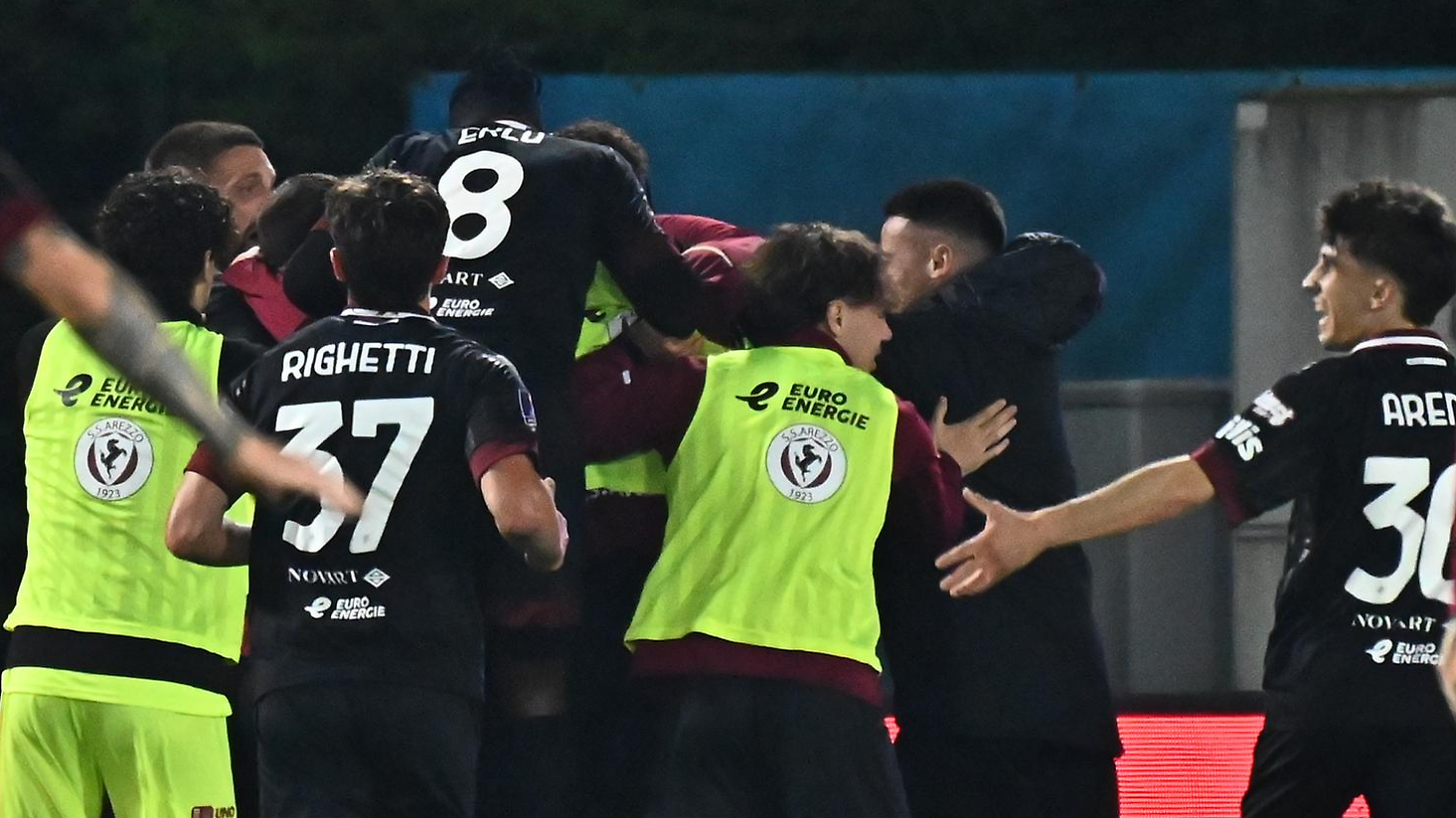 AREZZO! La squadra di Bucchi passa e Pineto e vede la serie B: se batte la Torres il sogno si avvera