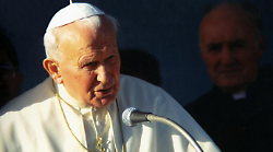 Oggi in tv lunedì 19 agosto su Rai Storia il racconto della Giornata del 2000 di Papa Wojtyla con i giovani
