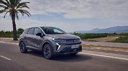 Renault, ecco il Suv Symbioz: per ora c'è solo la E-Tech da 145 cv, tanto spazio per passeggeri e bagagliaio