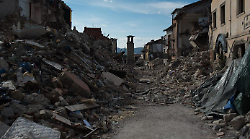 Oggi in tv sabato 24 agosto su Rai Storia il racconto del devastante terremoto del 2016 nel Centro Italia 