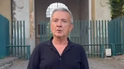 Pupo si emoziona nella caserma dove fece il militare: "Qui ho scritto la mia prima canzone". Il video