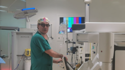Arezzo, il dottor De Prizio e il futuro della chirurgia: "Dopo il robot presto l'intelligenza artificiale. Ma mancano i giovani"