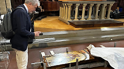 Arezzo, il Polittico di Lorenzetti arrivato a New York. Dopo il Metropolitan andrà a Londra 