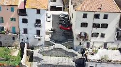 Cantiere per riqualificare le scalette tra via Dante e via Trieste: scatta chiusura