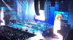 Cocciante show , tutti in piedi i 13 mila dell'Arena di Verona