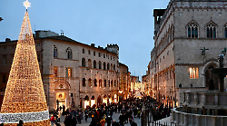 Bonus Natale, chi può presentare domanda e come fare.  Sono 100 euro per i lavoratori dipendenti