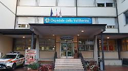 Anghiari, cade lampione dell'illuminazione pubblica e ferisce un uomo