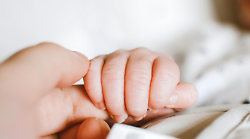 E' una bambina di 3,525 kg la prima nata del 2026 dopo 38 minuti dalla mezzanotte