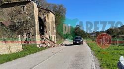 Sei proprietari per la casa crollata a Pieve a Ranco, strada ancora chiusa e rabbia dei residenti