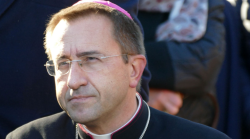 Arezzo, sempre più poveri. La Caritas ne aiuta più di 2.100. Il vescovo Andrea Migliavacca: "Occorre prendere coscienza". Tutti i dati 