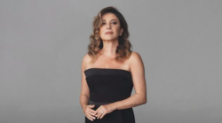 Carla Signoris, chi è la moglie di Maurizio Crozza, sposati da 32 anni: "Ridiamo molto e poi litighiamo come tutti"