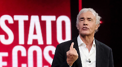 Massimo Giletti, l'amore e la fidanzata misteriosa: "Ho una persona nel cuore e me la tengo stretta". Le storie con Antonella Clerici e Alessandra Moretti. Il rapporto con Sofia Goggia