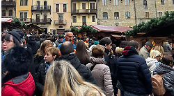 Arezzo con il pieno di turisti. Mercatini di Natale al top e parte la settimana del Forum Risk