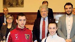 Arezzo, Ginevra Bindi e Francesco Stopponi premiati in consiglio comunale: successi nello sport sognando le Olimpiadi di Los Angeles