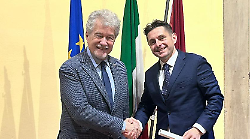 Arezzo, incontro tra sindaci: visita di Marco Fioravanti (Ascoli Piceno) ad Alessandro Ghinelli. Ambiente, energia e qualità della vita al centro del colloquio