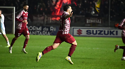 L'Arezzo in vantaggio di un gol e con un uomo in più, si fa raggiungere dall'Entella nella ripresa. Pari e vittoria rimandata