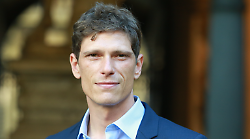 Matteo Martari, chi &egrave; l'attore che interpreta Zanon in Libera ospite da Caterina Balivo in tv: dal successo alla relazione con Miriam Leone