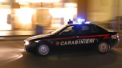 Banda del buco in azione in un negozio. Scatta l'allarme: giovane tenta la fuga lanciandosi da una finestra alta 4 metri. Arrestato