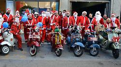 Arezzo, Babbo Natale in Vespa fa tappa alla Città del Natale e al Luna park