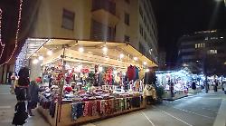 Arezzo, i mercatini di Natale tradizione di famiglia. Curiosità tra i banchi delle piazze San Jacopo e Risorgimento
