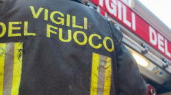 Arezzo, sfiorata la tragedia nella notte: incendio in abitazione. Tre persone intossicate