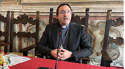 Arezzo, il vescovo Andrea Migliavacca: "Sono vicino ai lavoratori della Pam"