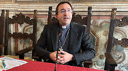 Giornata di preghiera e digiuno per la pace: ad Arezzo veglia davanti alla chiesa dei Santi Michele e Adriano lungo il Corso