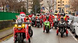 Arezzo, Babbo Natale arriva in moto e porta i regali alla Pediatria dell'ospedale San Donato