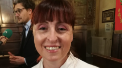 Ilaria cuoca e pastora tra gregge e creazioni gastronomiche su Rai2 con finocchiona  Igp, pecorino toscano dop e novità del gusto