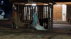 Statue del presepe rubate nel presepio di Cesa. I volontari ricostruiscono la Madonna
