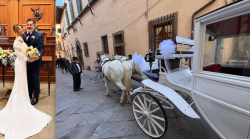 Matrimonio da fiaba: la sposa arriva con la carrozza bianca (con la targa) trainata da cavalli