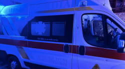 Scontro fra auto e mezzo pesante all'uscita del casello A1: ferito un 26enne