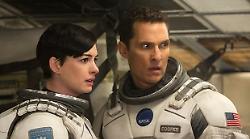 Interstellar, tutte le curiosit&agrave; sul film di Nolan: dall'ipotesi Spielberg in regia al rischio ipotermia per Anne Hathaway