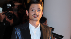 Fabio Rovazzi conduttore dell'evento Capodanno in musica stasera i tv su Canale 5: dalla relazione con Lucia Pizzuti al litigio con Fedez