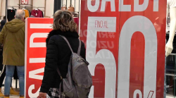 Arezzo, iniziano i saldi invernali e torna la Fiera Antiquaria: weekend a tutto shopping