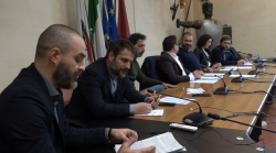 Arezzo, l'opposizione attacca la giunta Ghinelli: "Dieci anni di fallimenti. Degrado, incompiute e gravi errori. E' ora di cambiare"