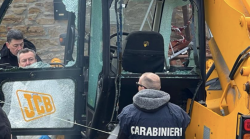 Anche la sorella dell'uomo della ruspa ucciso sarà parte civile contro Mugnai. Verso sfida in Assise tra le parti sui colpi di carabina