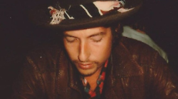 Bob Dylan, il mistero del tragico incidente che cambi&ograve; la traiettoria della sua carriera 