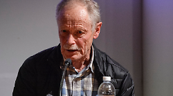 Erri De Luca, dalla vita da operaio ai romanzi più amati. La Bibbia tradotta in varie lingue e l'impegno politico. Chi è l'ospite di Massimo Giletti