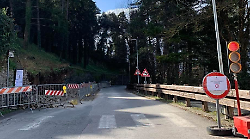 Muro crollato a Bibbiena: sgomberata la strada