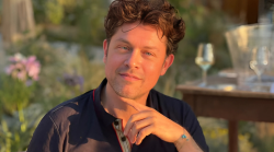 Raffaello Tonon ospite oggi in tv da Caterina Balivo a La Volta Buona su Rai 1, gioved&igrave; 30 gennaio: dopo il successo si reinventa cameriere a Rimini