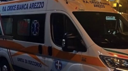 Petardo gli scoppia in mano, uomo di 53 anni resta ferito: trasportato a Careggi