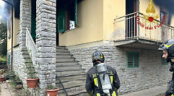 Incendio in una villetta a Mercatale Valdarno, proprietario in ospedale e casa inagibile