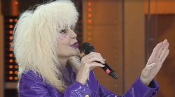 Ora o mai più, la gaffe di Donatella Rettore: "Ora ci vorrebbe Amadeus". Il sorriso amaro di Marco Liorni