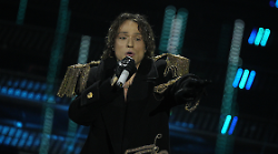 Sanremo 2025, Irama come Lady Oscar: ecco l'ispirazione del look firmato Balmain