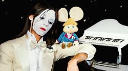 Topo Gigio a Sanremo nel duetto con Lucio Corsi. La storia del pupazzo: chi l'ha ideato, le voci e tutte le apparizioni in tv