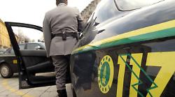 Marchi di alta moda contraffatti: sequestrati oltre 23 mila accessori di abbigliamento. Operazione della Guardia di Finanza in Valdarno