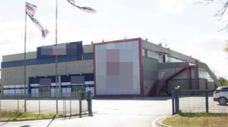 All'asta centro commerciale del Vallone, offerta minima 600 mila euro. Ma il negozio di tecnologici prosegue l'attività