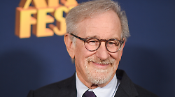 Steven Spielberg, il regista miliardario che ha fatto la storia del cinema: chi è, le mogli, i figli, i film e le minacce